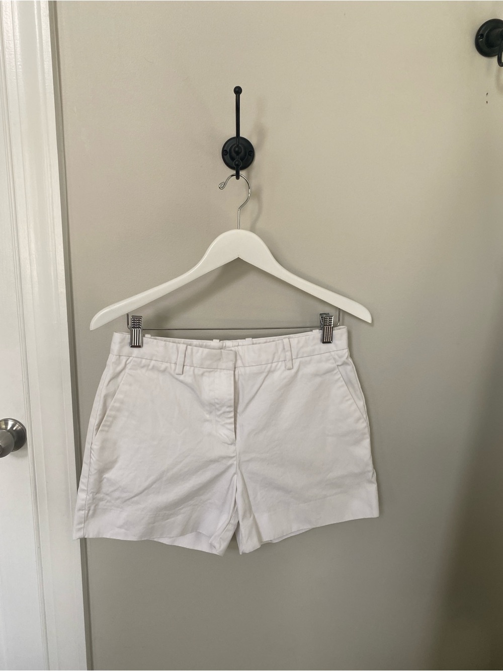 NWOT GAP White Women's Classic Khaki Chino Shorts
